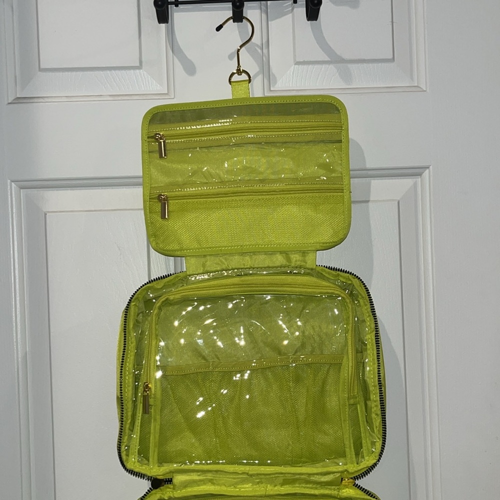 For your traveling needs great toiletry bag plenty of room! Vibrant color, green - Picture 9 of 14